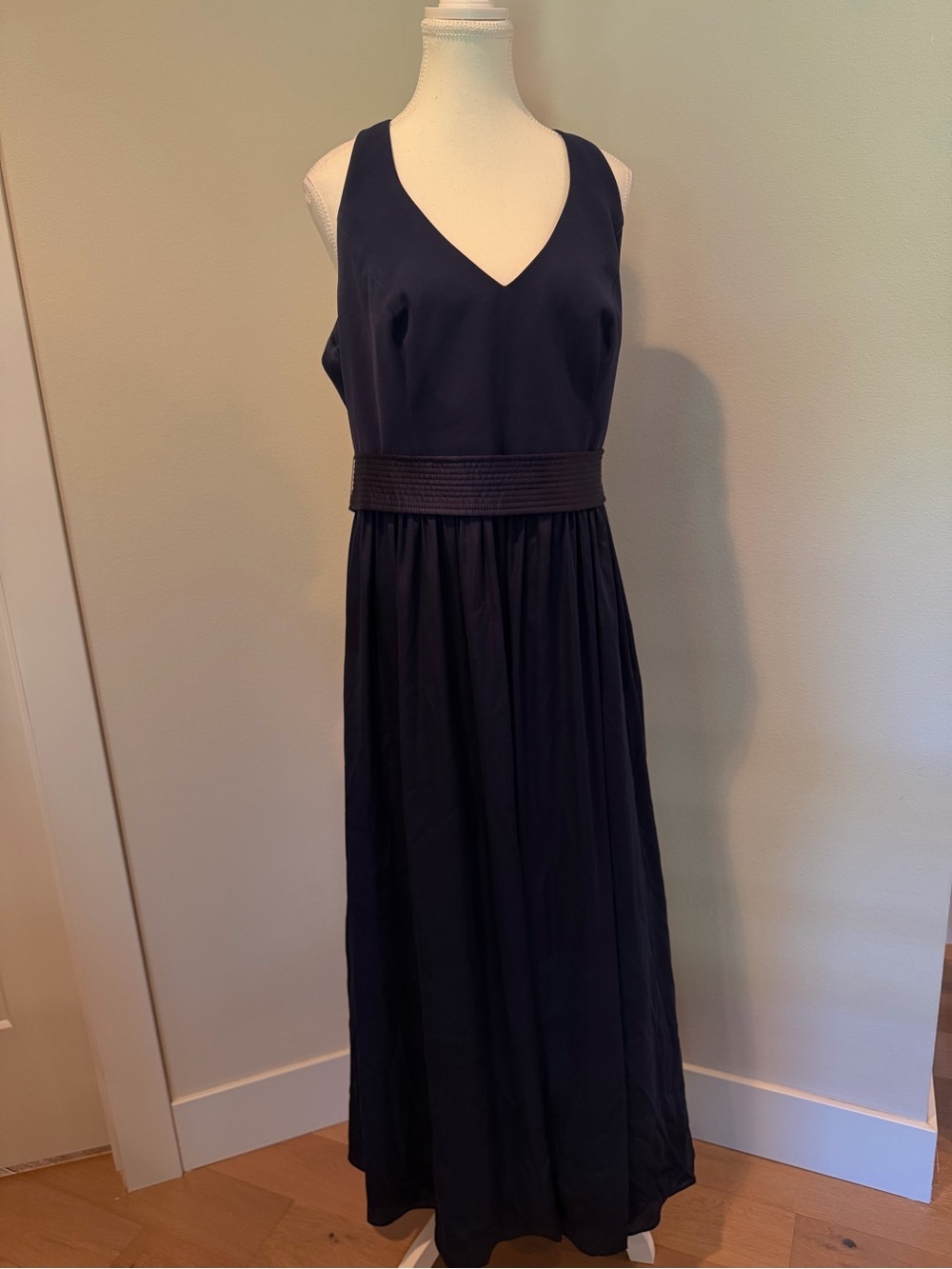 Vera Wang White Label - Navy V-Neck Halter Maxi Dress with Smocked Waist
